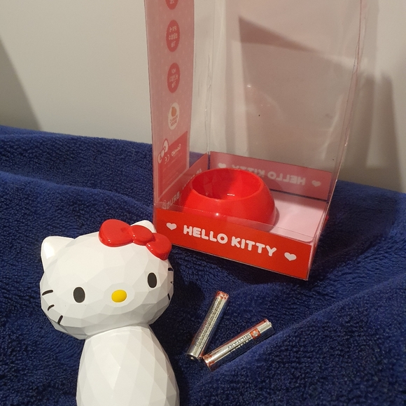 Hello Kitty 4D Facial Brush ( not new) - Picture 5 of 8